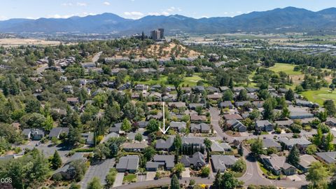 Tiny photo for 2471 Republic Way, Medford, OR 97504 (MLS # 220223114)