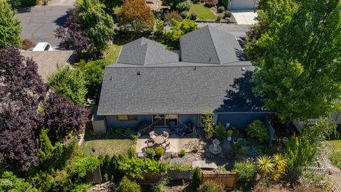 Tiny photo for 2471 Republic Way, Medford, OR 97504 (MLS # 220223114)