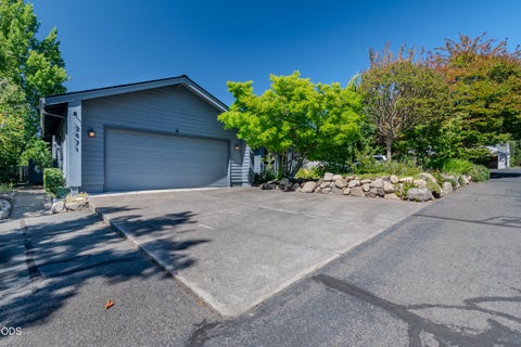 Tiny photo for 2471 Republic Way, Medford, OR 97504 (MLS # 220223114)
