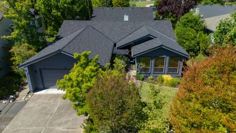 Tiny photo for 2471 Republic Way, Medford, OR 97504 (MLS # 220223114)