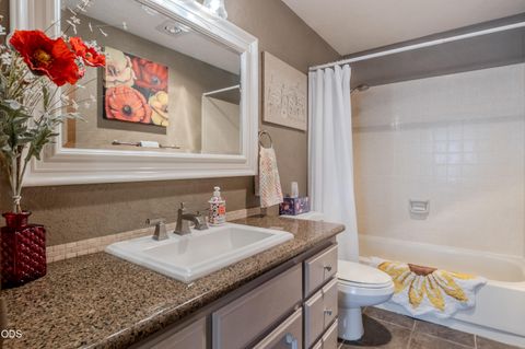 Tiny photo for 2471 Republic Way, Medford, OR 97504 (MLS # 220223114)