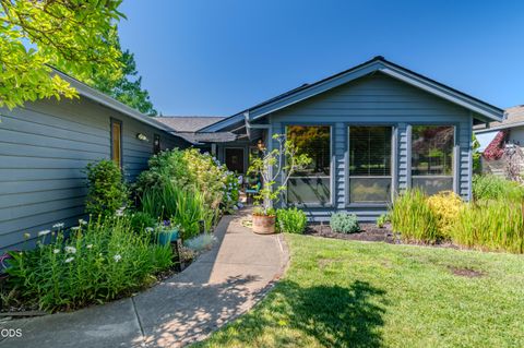 Tiny photo for 2471 Republic Way, Medford, OR 97504 (MLS # 220223114)