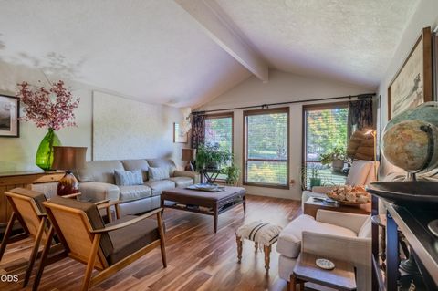 Tiny photo for 2471 Republic Way, Medford, OR 97504 (MLS # 220223114)