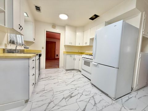 Tiny photo for 1407 California Avenue, Klamath Falls, OR 97601 (MLS # 220213198)