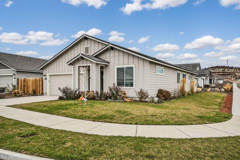 Tiny photo for 1055 NW Varnish Lane, Redmond, OR 97756 (MLS # 220212540)