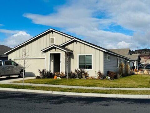 Photo of 1055 NW Varnish Lane, Redmond, OR 97756 (MLS # 220212540)