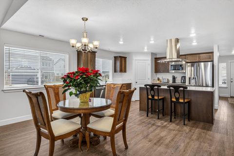 Tiny photo for 1055 NW Varnish Lane, Redmond, OR 97756 (MLS # 220212540)