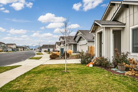 Tiny photo for 1055 NW Varnish Lane, Redmond, OR 97756 (MLS # 220212540)