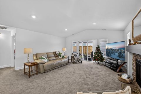 Tiny photo for 1055 NW Varnish Lane, Redmond, OR 97756 (MLS # 220212540)