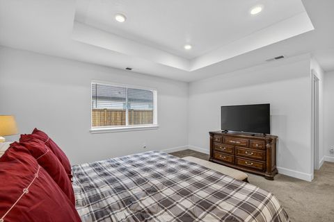 Tiny photo for 1055 NW Varnish Lane, Redmond, OR 97756 (MLS # 220212540)