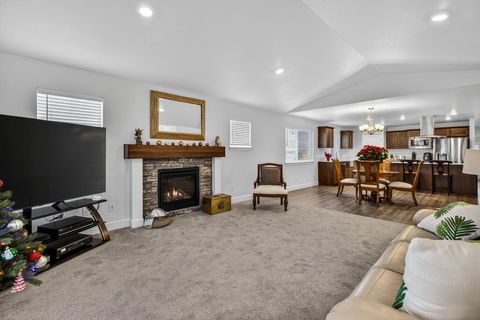 Tiny photo for 1055 NW Varnish Lane, Redmond, OR 97756 (MLS # 220212540)