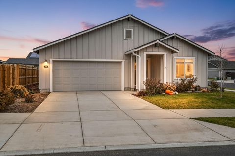 Tiny photo for 1055 NW Varnish Lane, Redmond, OR 97756 (MLS # 220212540)
