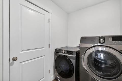 Tiny photo for 1055 NW Varnish Lane, Redmond, OR 97756 (MLS # 220212540)