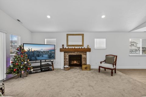 Tiny photo for 1055 NW Varnish Lane, Redmond, OR 97756 (MLS # 220212540)