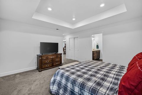 Tiny photo for 1055 NW Varnish Lane, Redmond, OR 97756 (MLS # 220212540)