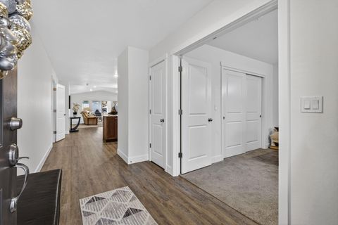 Tiny photo for 1055 NW Varnish Lane, Redmond, OR 97756 (MLS # 220212540)