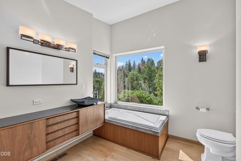 Tiny photo for 1921 Ashland Mine Road, Ashland, OR 97520 (MLS # 220224484)