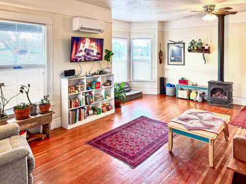 Tiny photo for 1032 W 10th Street, Medford, OR 97501 (MLS # 220215621)