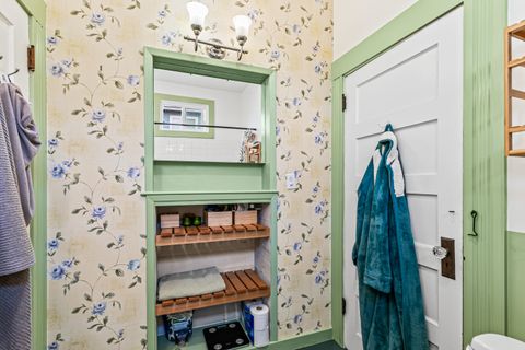 Tiny photo for 1032 W 10th Street, Medford, OR 97501 (MLS # 220215621)