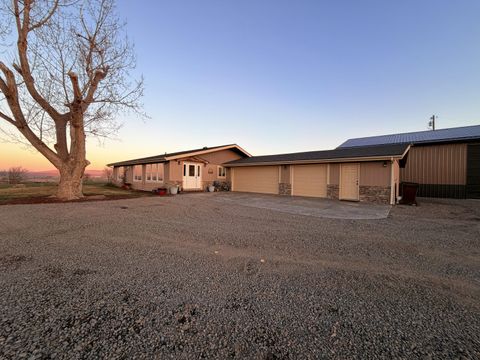 Photo of 3647 U.S. 97, Madras, OR 97741 (MLS # 220221167)