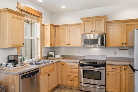 Tiny photo for 11164 Desert Sky Loop, Redmond, OR 97756 (MLS # 220220068)