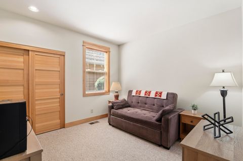 Tiny photo for 11164 Desert Sky Loop, Redmond, OR 97756 (MLS # 220220068)
