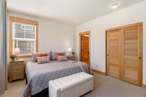 Tiny photo for 11164 Desert Sky Loop, Redmond, OR 97756 (MLS # 220220068)