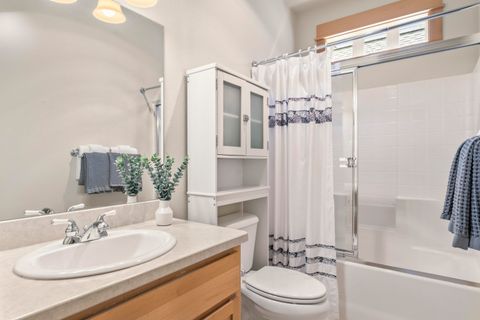 Tiny photo for 11164 Desert Sky Loop, Redmond, OR 97756 (MLS # 220220068)