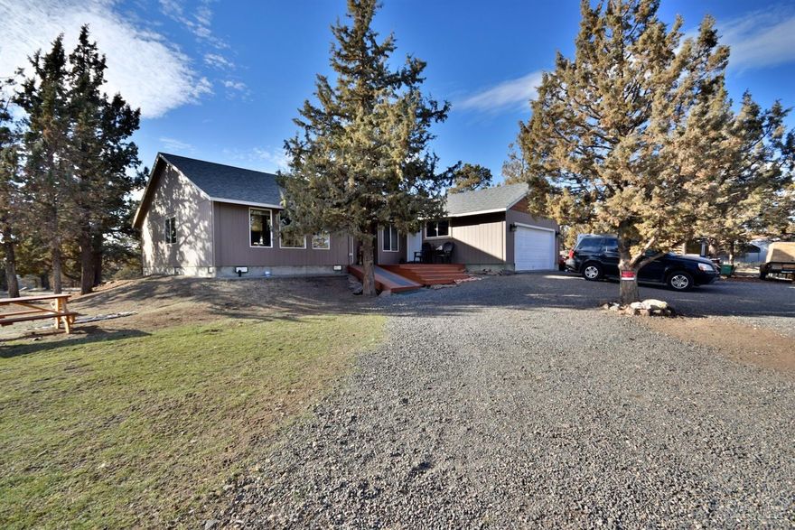 Come see this remodeled 4 bedroom home on an acre with a large yard and peak-a-boo Cascade Mountain Views. Inside you'll find hardwood and tile floors, stainless appliances, fully remodeled bathrooms, granite tile counters, and more! Enjoy the stylish metal accents and large pass through in the dinning room which enhance this excellent open floorplan and lead to the huge living room. Comes with all of the amenities that Crooked River Ranch is known for, world class golf, fly fishing, hiking, parks, swimming, Deschutes and Crooked River Access, and much more.