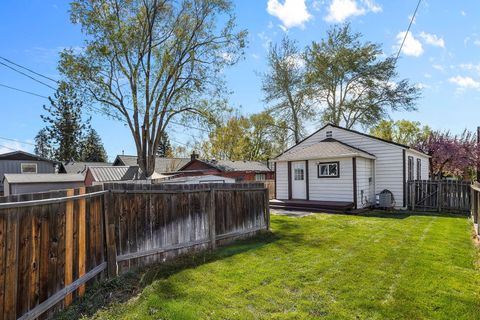 Tiny photo for 640 NW Delaware Avenue, Bend, OR 97703 (MLS # 220219876)