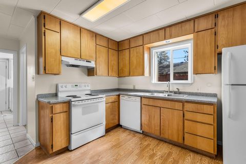 Tiny photo for 640 NW Delaware Avenue, Bend, OR 97703 (MLS # 220219876)