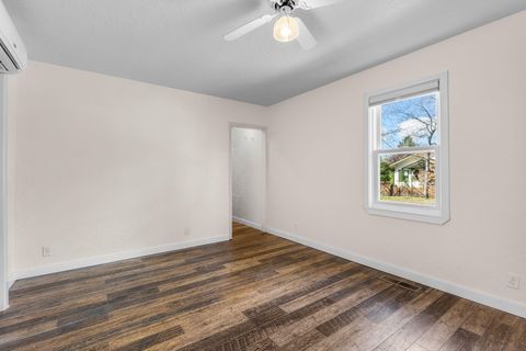 Tiny photo for 640 NW Delaware Avenue, Bend, OR 97703 (MLS # 220219876)