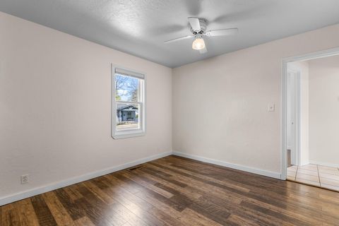 Tiny photo for 640 NW Delaware Avenue, Bend, OR 97703 (MLS # 220219876)