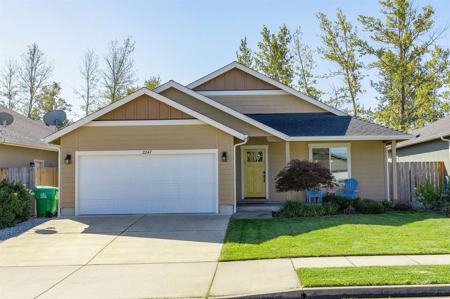 Lovely newer home in quiet neighborhood, close to hospital, shopping & schools! Very well maintained, the home features 1467 sq ft, 3 bedrooms, 2 full baths, vaulted ceilings, open floor plan, granite counter tops throughout, kitchen with stainless steel appliances, breakfast bar, hickory cabinets and pantry! Spacious master suite with walk in closet, dual sinks & vaulted ceilings. Relax in the large back yard with covered patio and nice lawn. Other exterior features include covered front porch and 2 car attached, finished garage. This home is move in ready! Is THIS your new HOME?