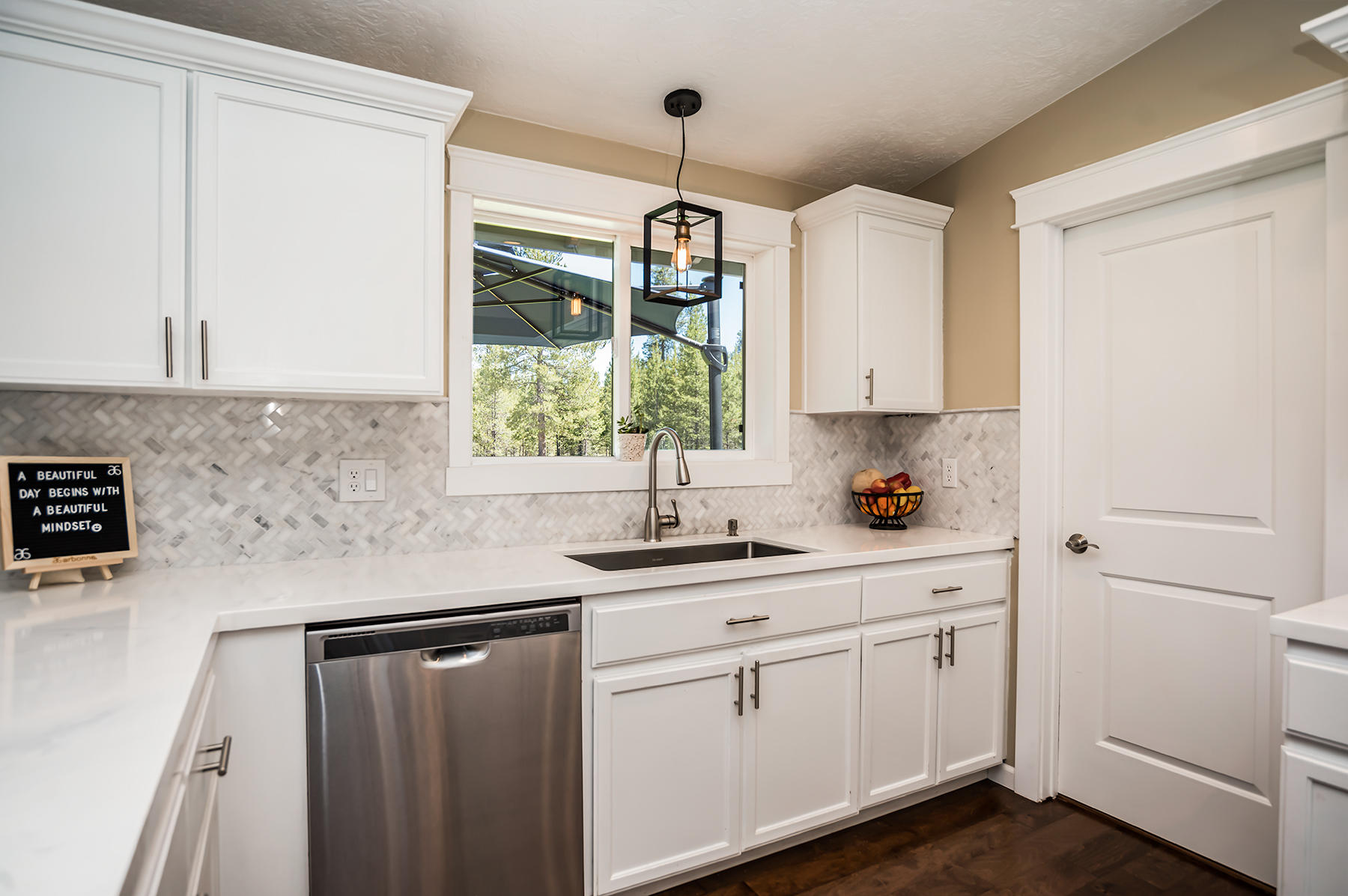 Los Pinos - Residential