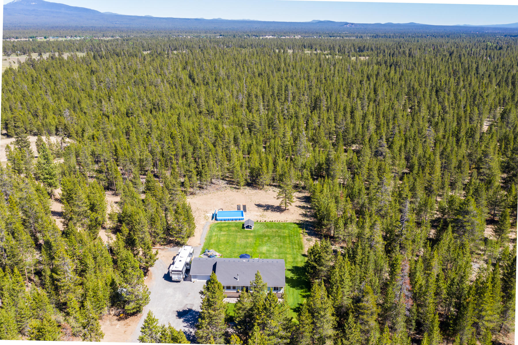 Los Pinos - Residential