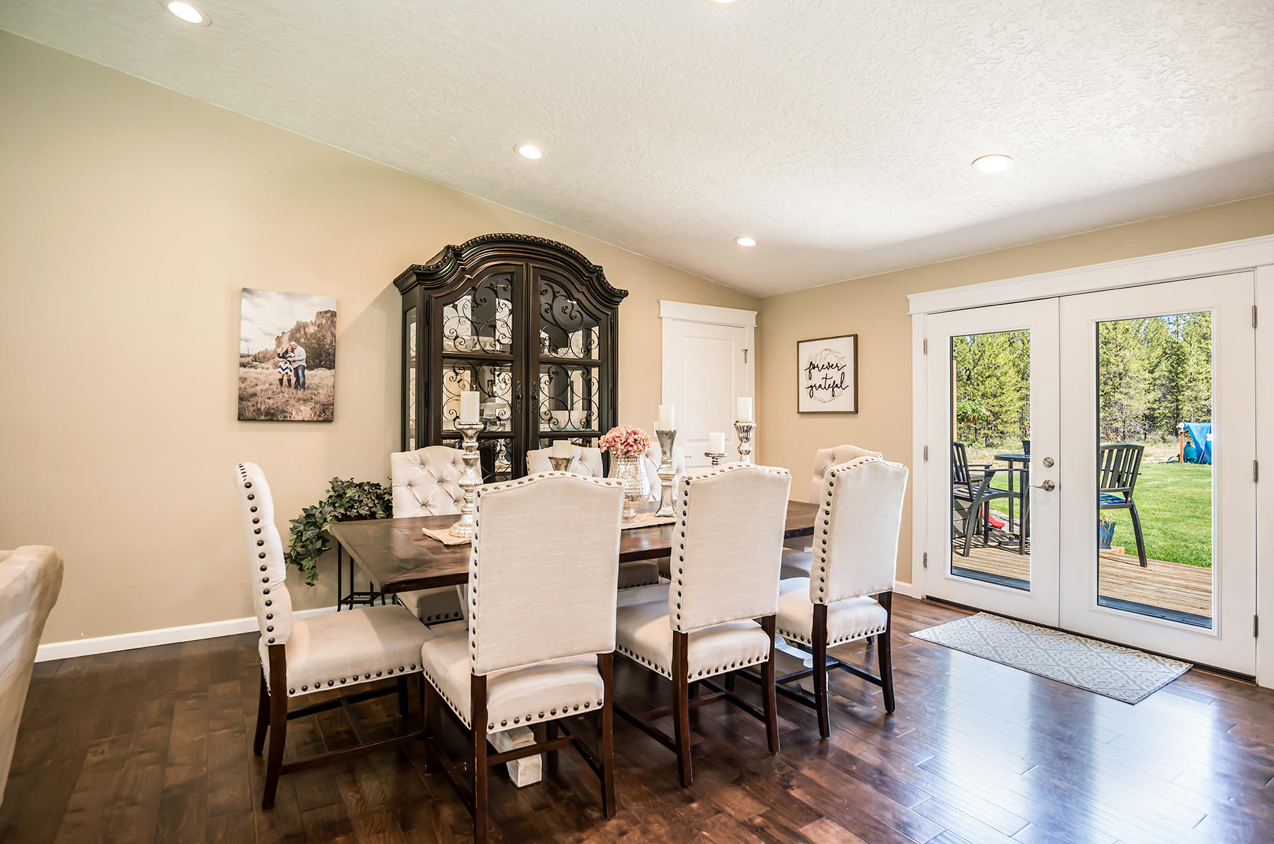 Los Pinos - Residential