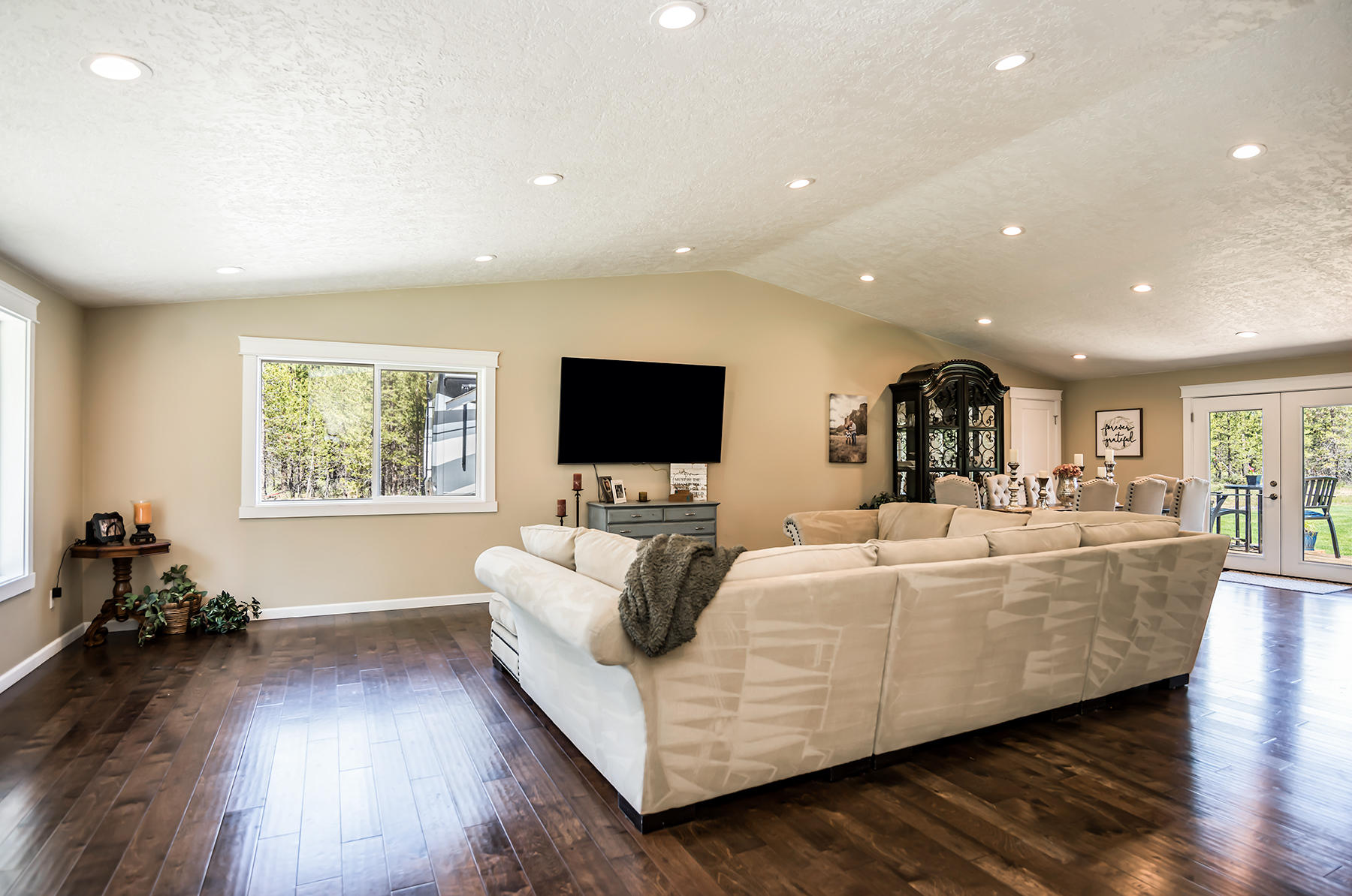 Los Pinos - Residential