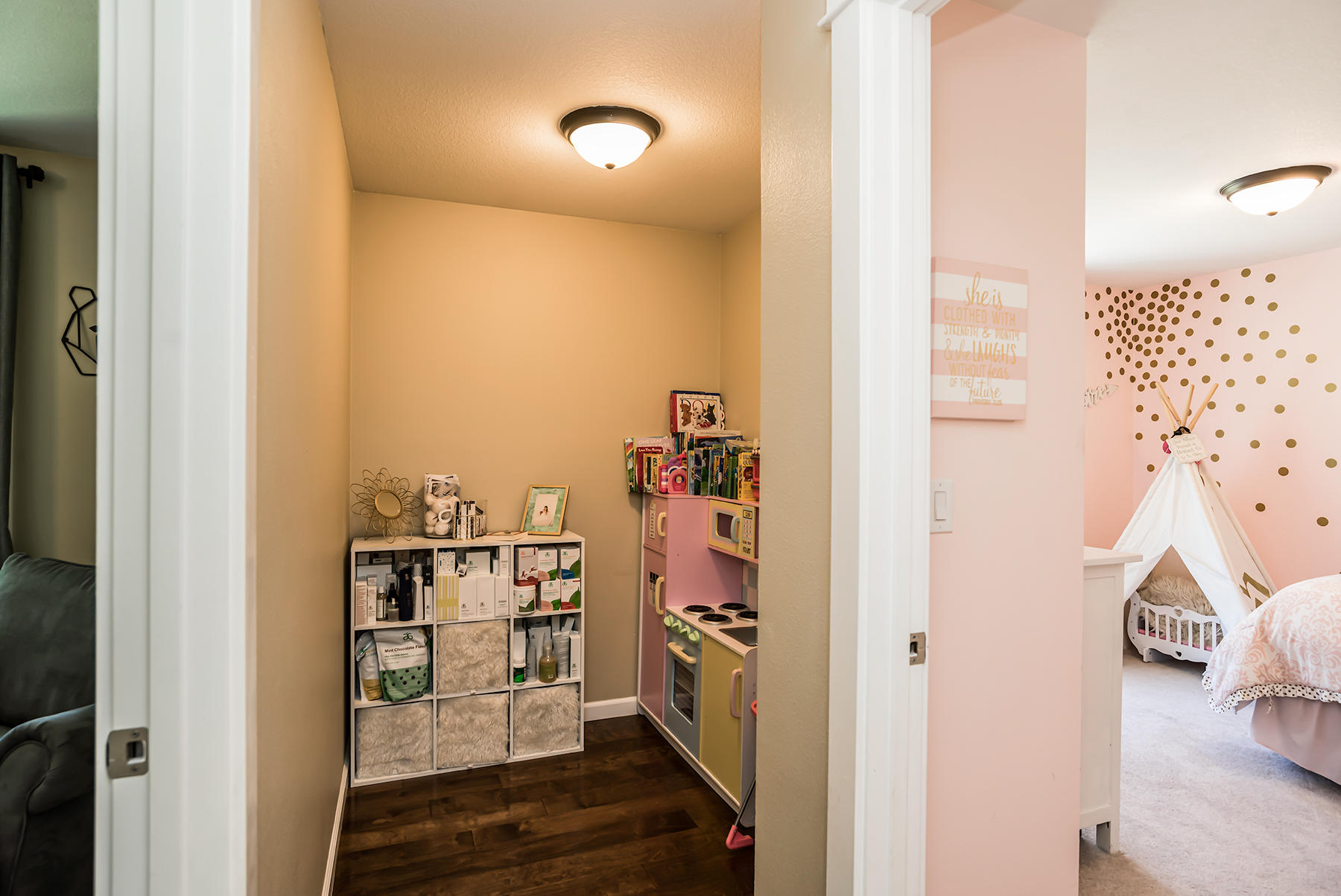 Los Pinos - Residential