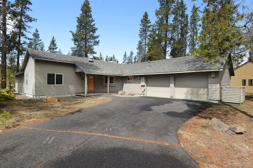 Immaculate and lightly lived in single-level home located in beautiful Sunriver Resort. Conveniently located near the Woodlands Golf Course, the Deschutes River, National Forest and miles of trails. Open floor plan featuring great room with gas fireplace, spacious kitchen and dining area. Master suite with walk-in closet and jetted tub. Two outdoor living areas perfect for entertaining. Laundry room with built-ins and a double-car garage. SHARC paid in full.