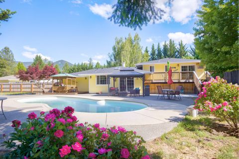 Photo of 255 Queens Branch Road, Rogue River, OR 97537 (MLS # 220217661)