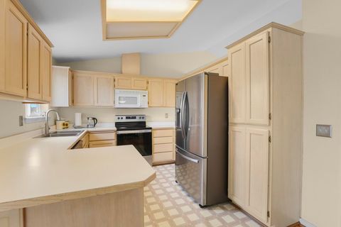 Tiny photo for 908 Blossom Court, Medford, OR 97501 (MLS # 220211672)