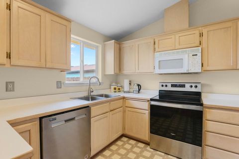 Tiny photo for 908 Blossom Court, Medford, OR 97501 (MLS # 220211672)