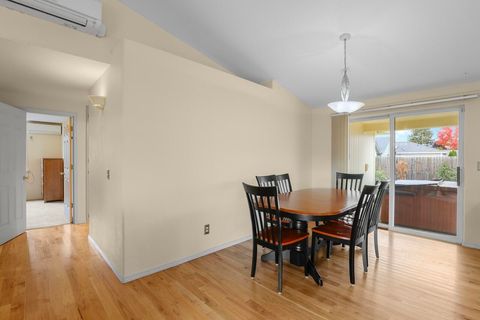 Tiny photo for 908 Blossom Court, Medford, OR 97501 (MLS # 220211672)