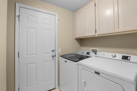 Tiny photo for 908 Blossom Court, Medford, OR 97501 (MLS # 220211672)