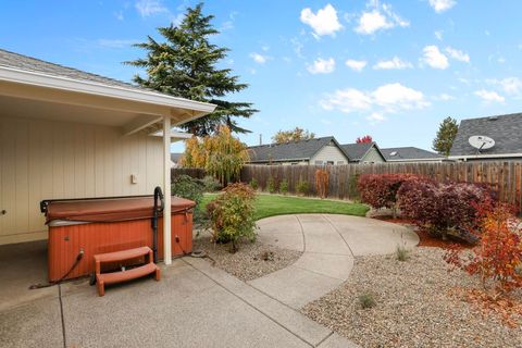 Tiny photo for 908 Blossom Court, Medford, OR 97501 (MLS # 220211672)