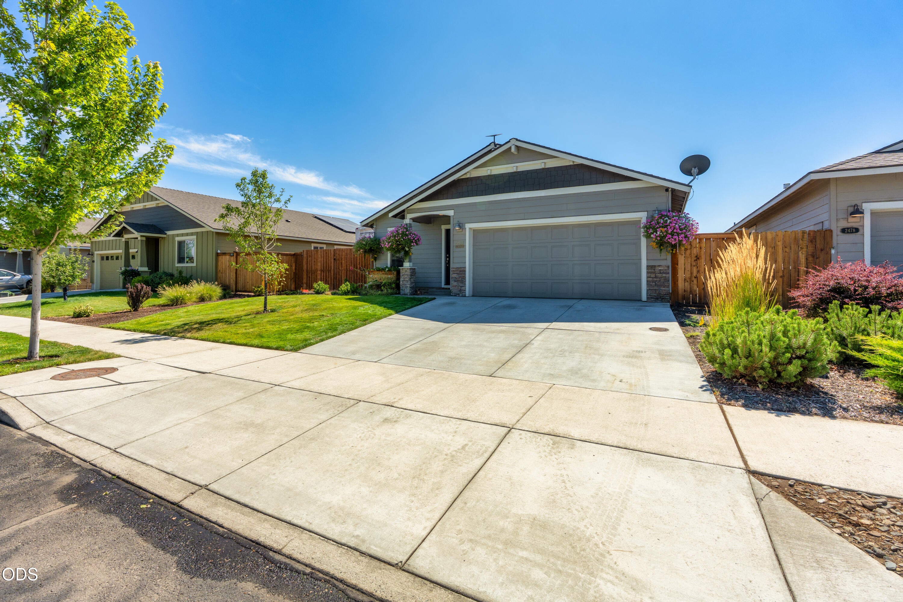2466 SW Metolius Avenue