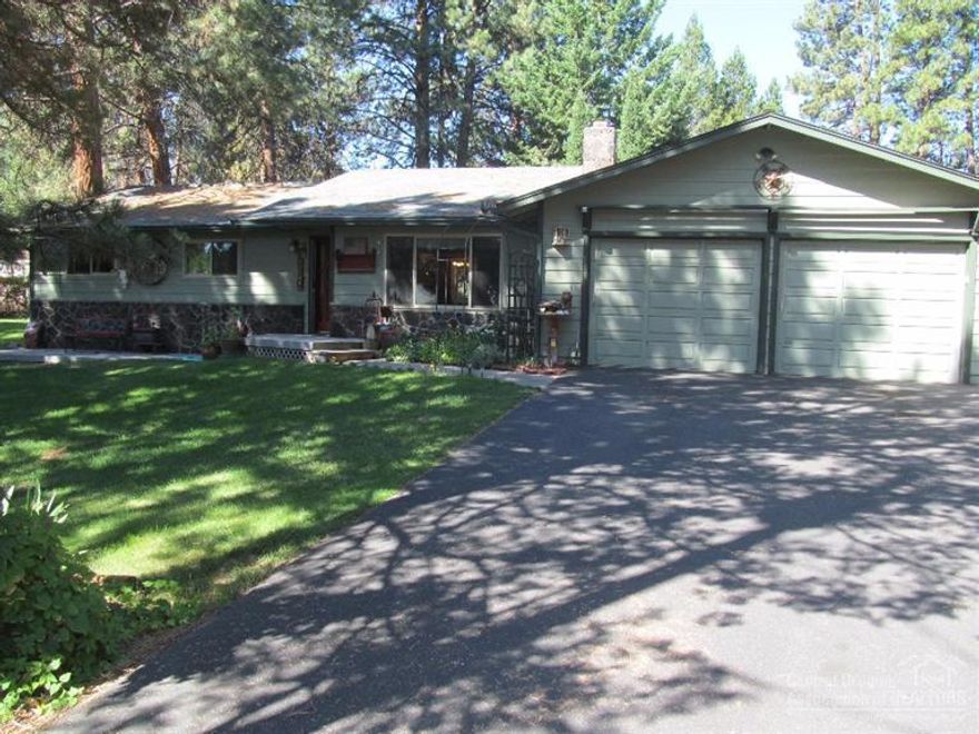 Everything on your checklist is here! Privacy, charm, cul-de-sac location, 24 x 36 foot finished shop and room for your RV or toys. The Larkspur Trail is out the back door and shopping in Midtown is very conveinent, but feels like a world away from it all. Living and family rooms, spacious kitchen, updated bathrooms, deck for entertaining or lounging. Did I say charm? Absolutely.