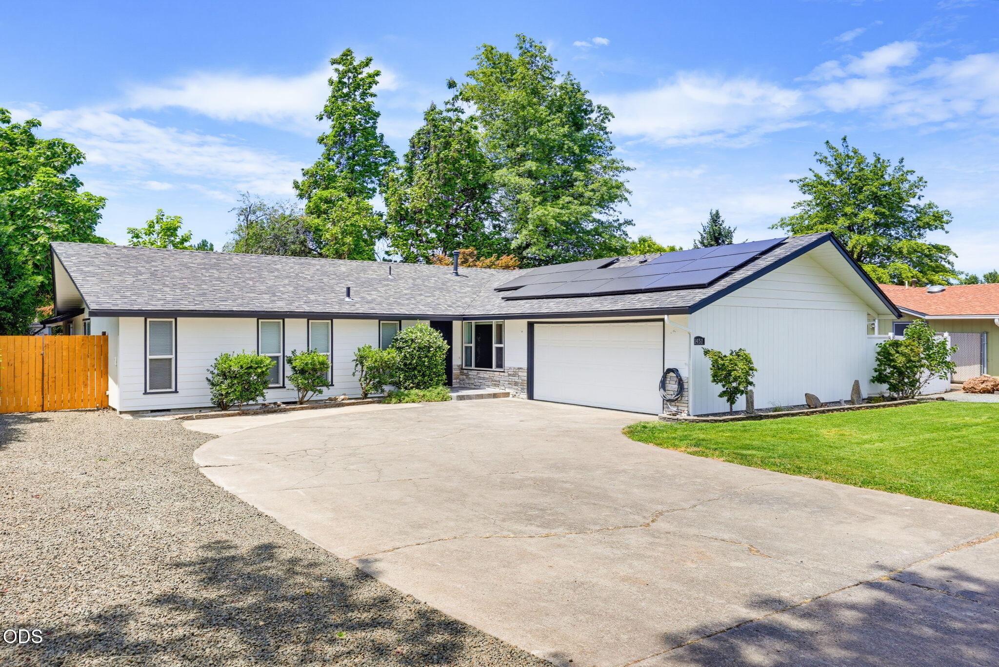 Photo 1 of 67 — 1451 Bluebonnet Avenue, Medford, OR 97504