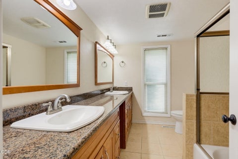Tiny photo for 1451 Bluebonnet Avenue, Medford, OR 97504 (MLS # 220224380)